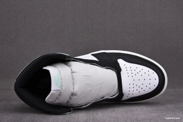 HYPE 1 Igloo High Jordan Retro 861428-100 0706